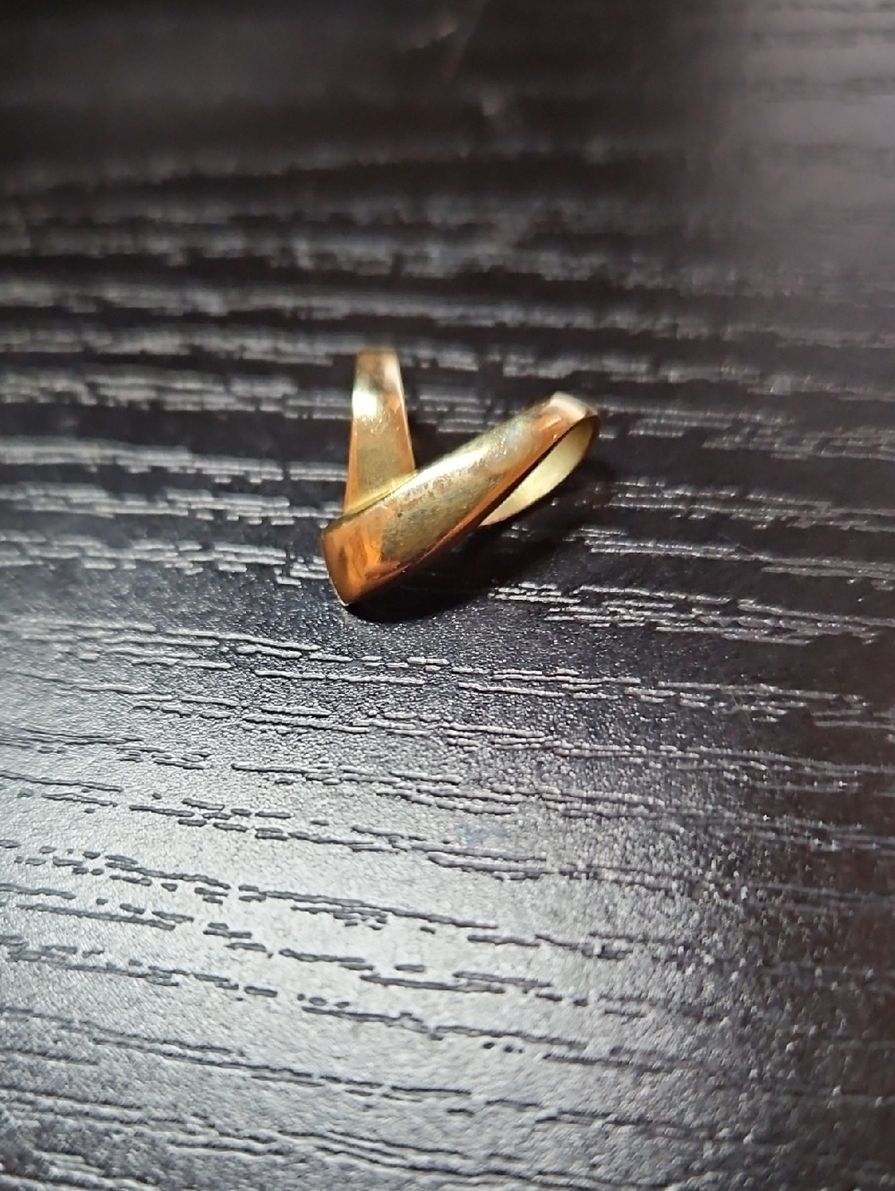 10k Gold V-Shaped Slide Pendant. Weight 1.23 Grams